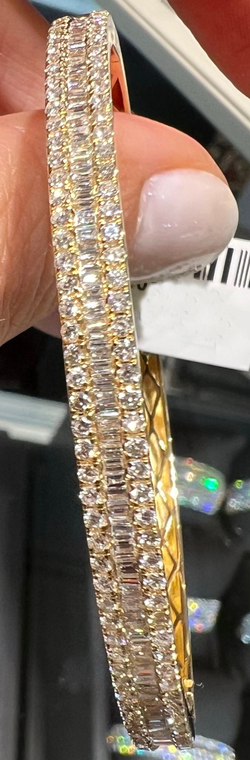 18K YELLOW GOLD DIAMOND CHANNEL SET BAGUETTE BRACELET WITH SCALLOP PAVE