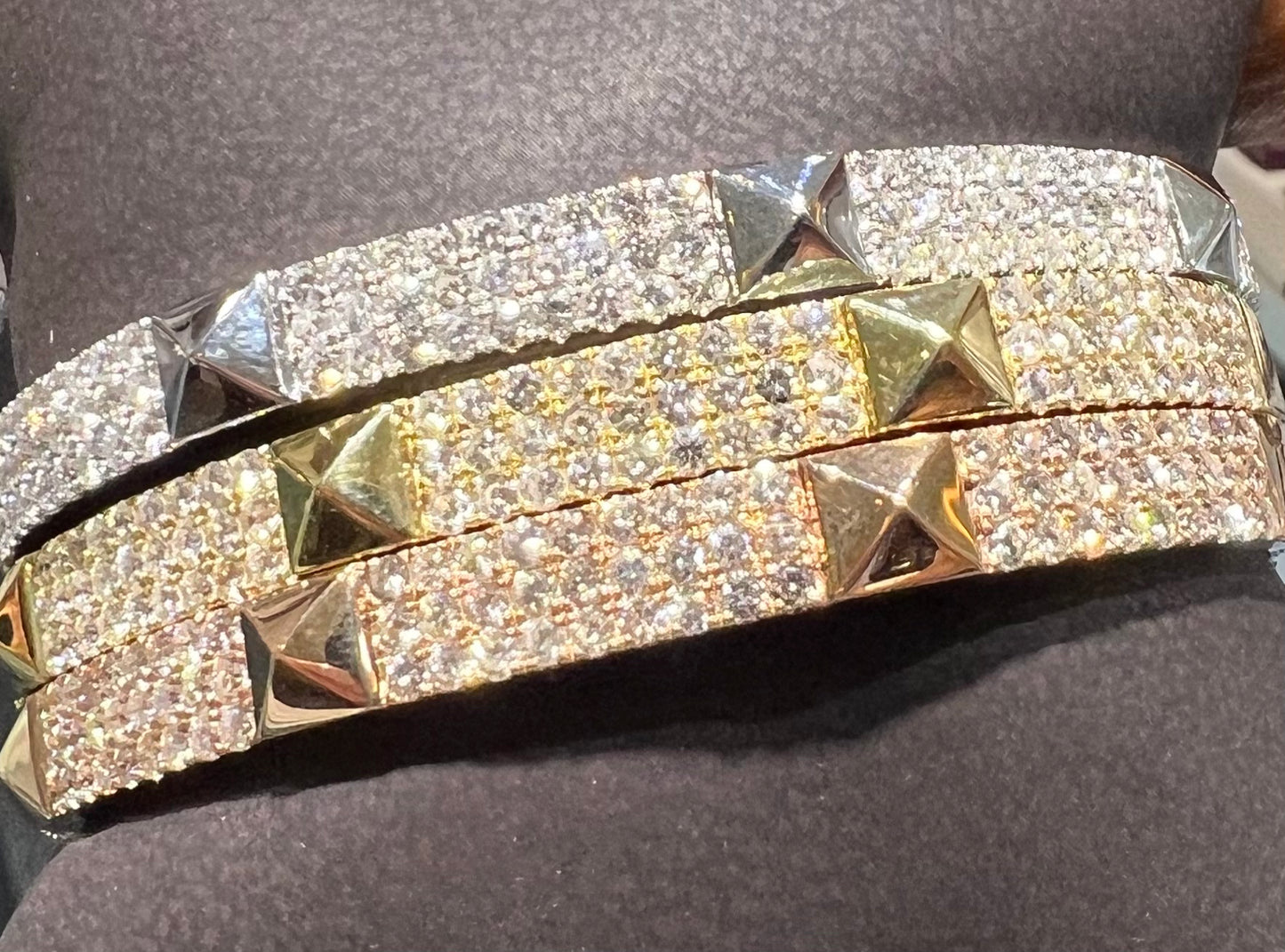 18K GOLD DIAMOND PAVE AND PYRAMID BANGLE