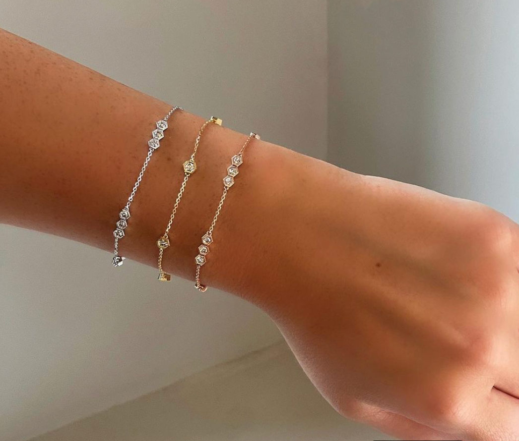 18K YELLOW GOLD 5 DIAMOND IN HEX MOUNT BRACELET