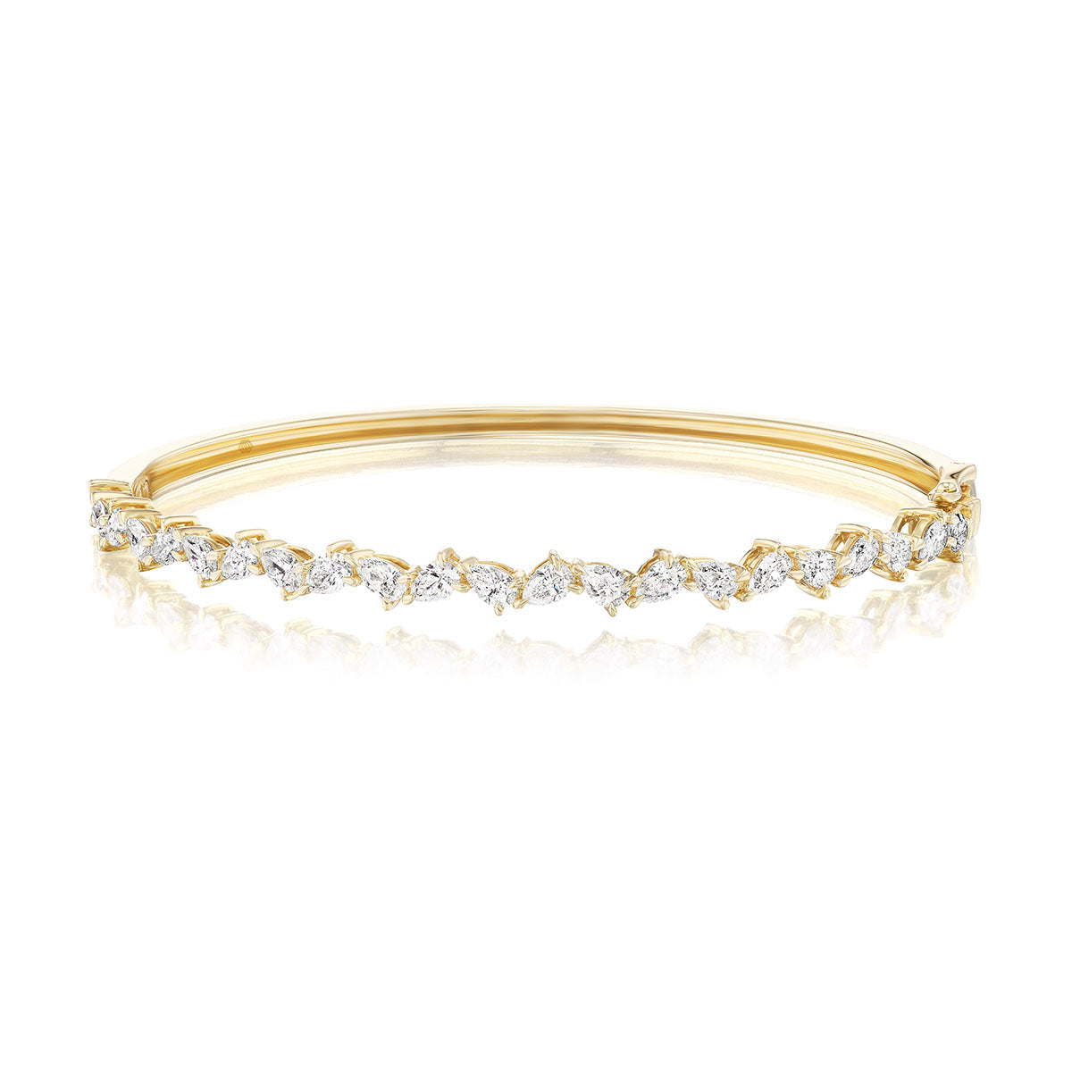 18K YELLOW GOLD BANGLE WITH PEAR SHAPED DIAMONDS